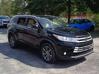 Toyota Highlander at Hotel Exotic Plaza, Douala